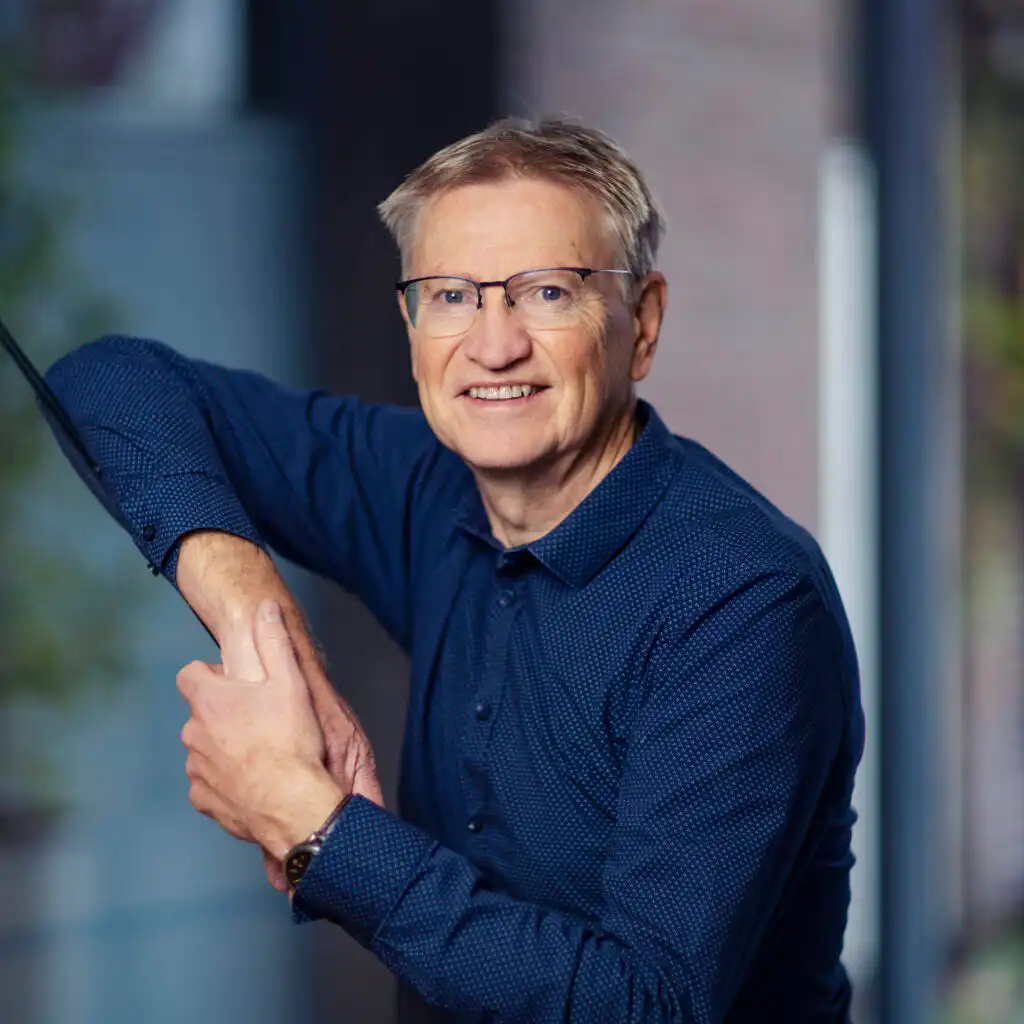 Portretfoto van Rolf Herfst, voormalig fysiotherapeut en docent bij Intramed