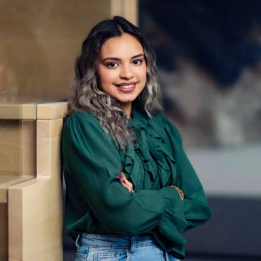 Portretfoto van Raveena, Customer Care Specialist bij Intramed